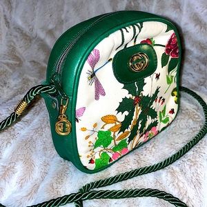 Preloved gucci floral crossbody pouch 💚